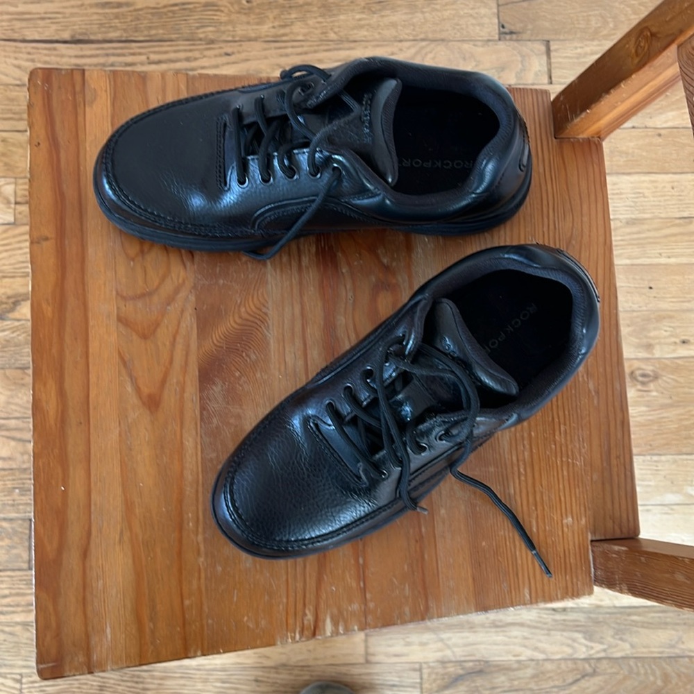 Rockport men’s genuine leather black shoes. Size 9M. Excellent condition.